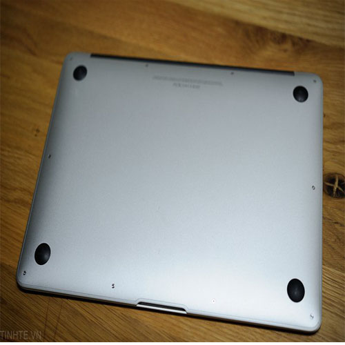 Sửa laptop bị nước vào