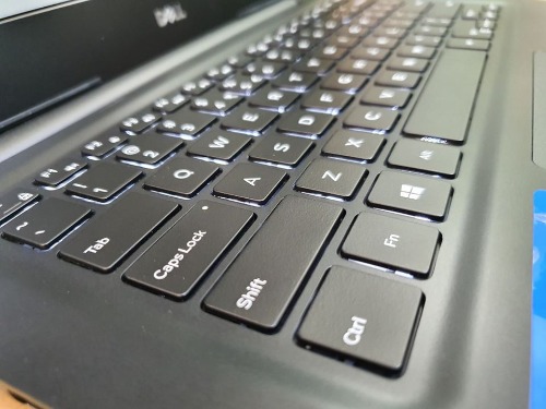 Dell vostro 5481 i5 8265 ram 8g ssd 256g màn full HD