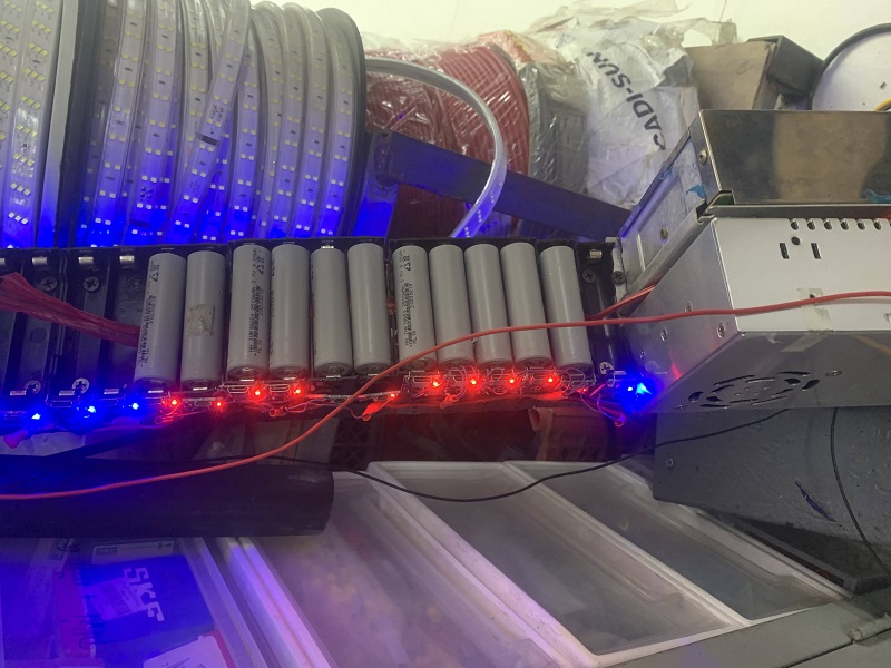 sạc từng cell pin