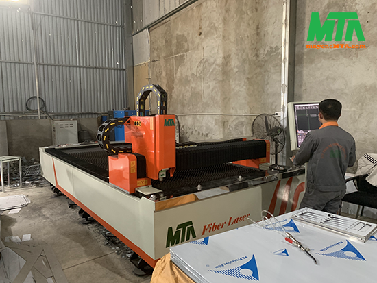 máy cắt cnc laser