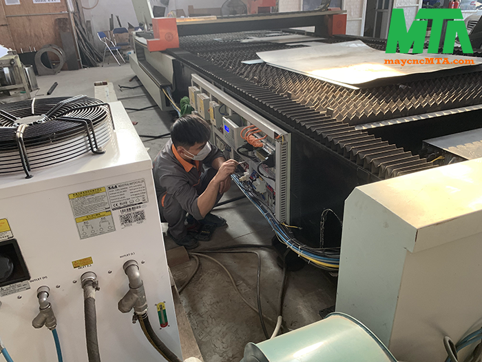 máy cắt cnc laser