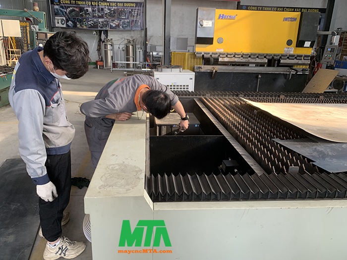 máy cắt laser bền