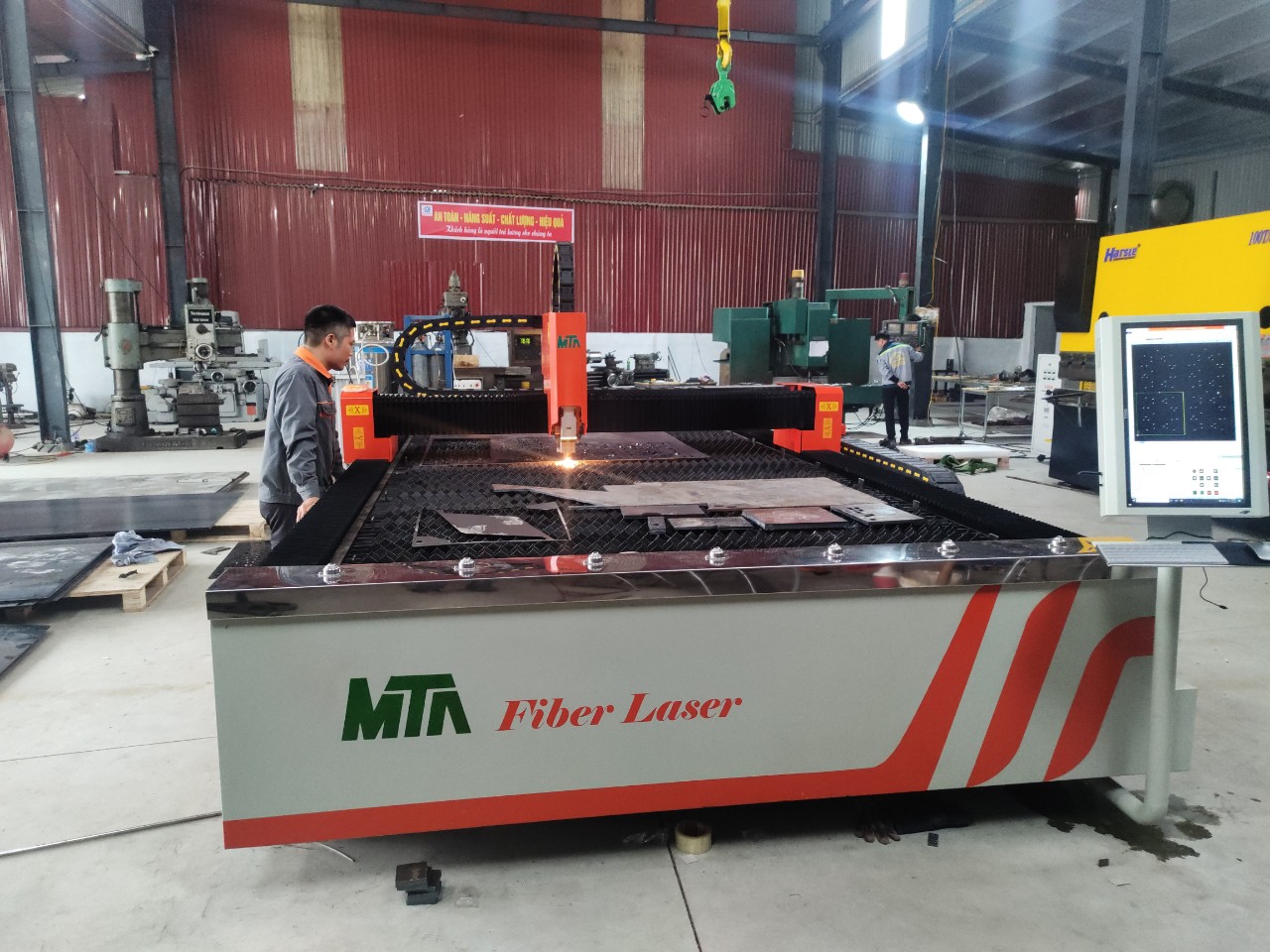 máy cắt laser
