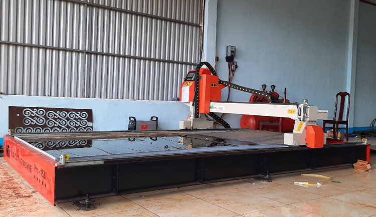 máy cắt kim loại cnc