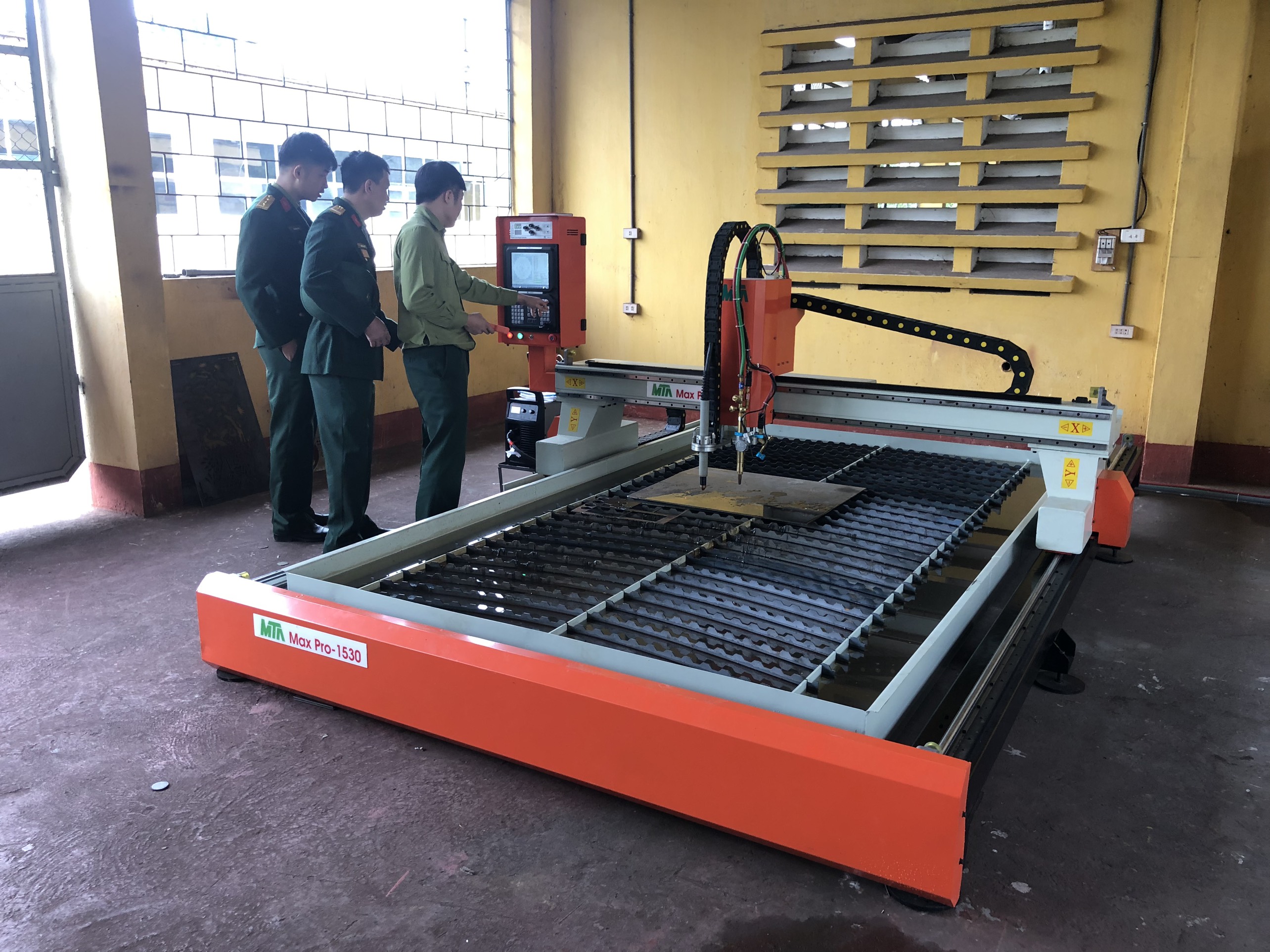 máy cắt plasma cnc