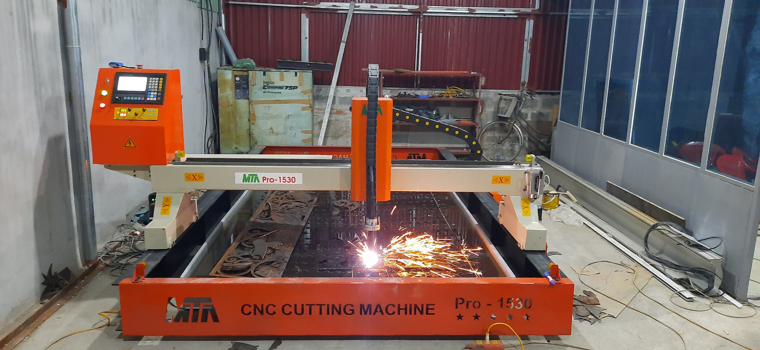 máy cắt plasma cnc 1530