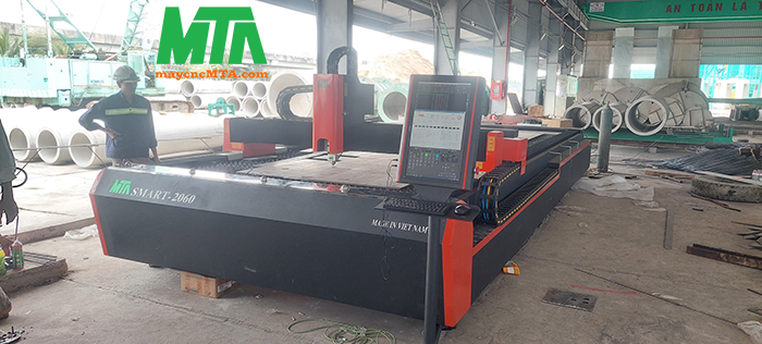 máy cắt laser cnc