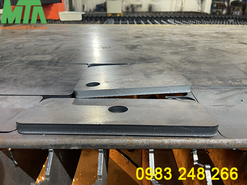 máy cắt thép tấm