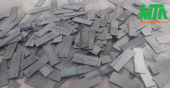 may cat laser kim loai