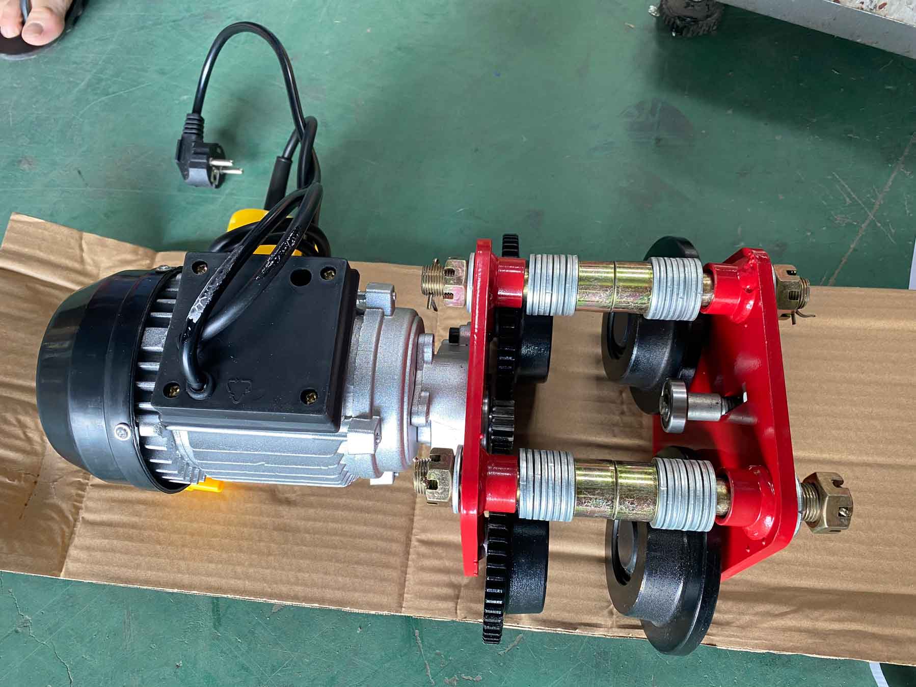 Lắp con chạy tời điện