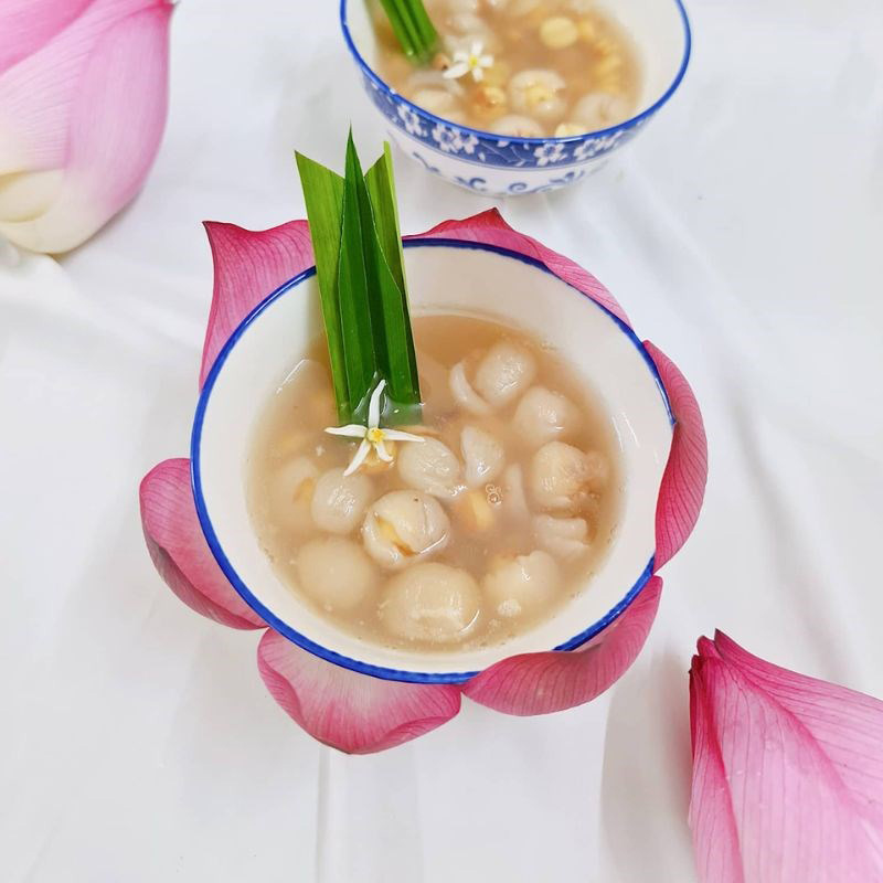 Món chè hạt sen long nhãn thơm mát tốt cho sức khỏe