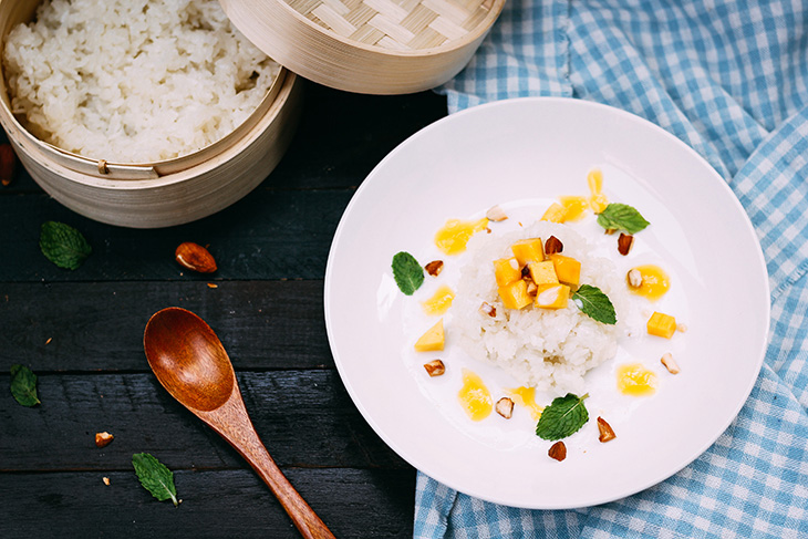 Món xôi xoài Thái Lan với sữa dừa thơm ngon