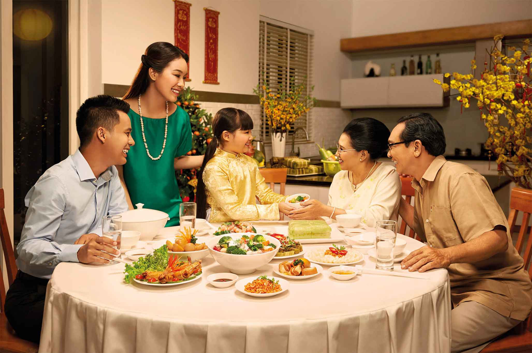 Tết Nguyên Đán là dịp gia đình đoàn viên sum họp