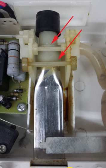 Tháo con lăn nhựa