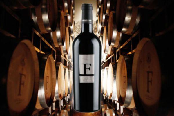 Rượu vang F Negroamaro được ủ trong thùng gỗ xoài trong 12 tháng