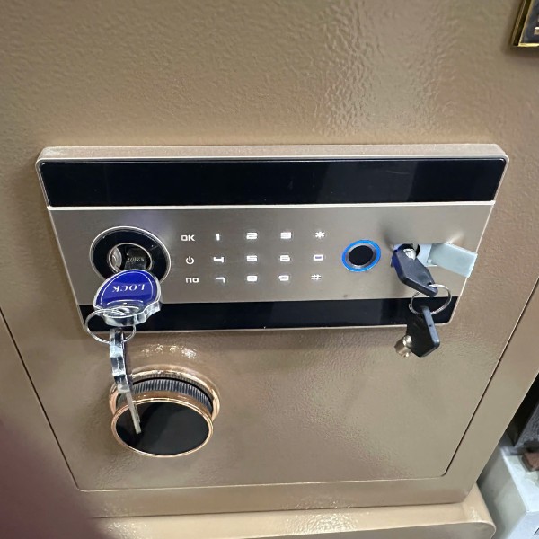 Cách mở két sắt Bofa dòng DY bằng chìa khóa