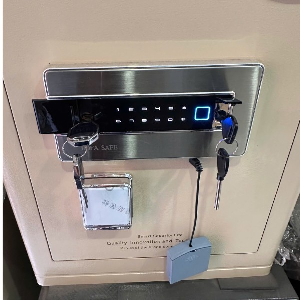 Cách mở két sắt Bofa dòng kem bằng chìa khóa