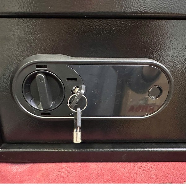 Cách mở két sắt Naga vân tay điện tử bằng chìa khóa