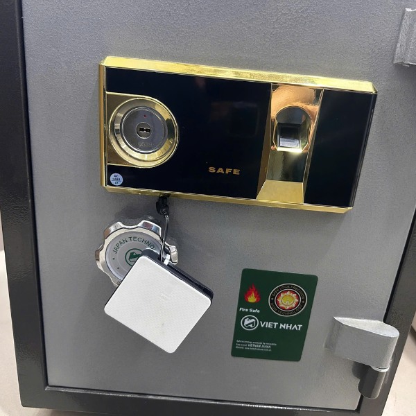 Cách mở két sắt vân tay Việt Nhật bằng hộp tiếp PIN két sắt