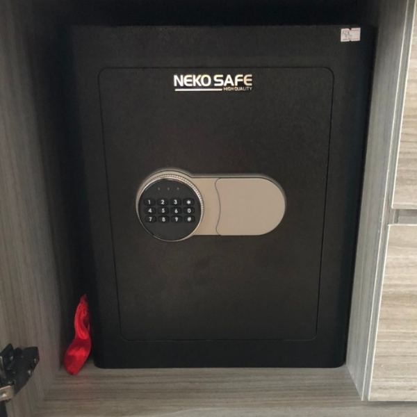 Hình ảnh thực tế lắp đặt két sắt NEKO safe NS50 tại nhà khách hàng