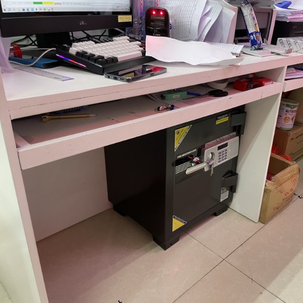 Lắp đặt két sắt chống cháy TOKYO TKO63E điện tử cao cấp cho văn phòng công ty