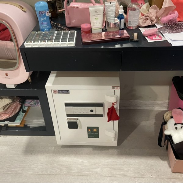 Két sắt Việt nhật VN38FE để dưới gầm bàn phấn