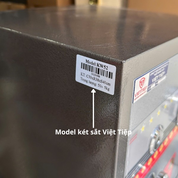 Các két sắt Việt Tiệp chính hãng đều có Tem model thể hiện: Tên sản phẩm, kích thước, khối lượng két sắt