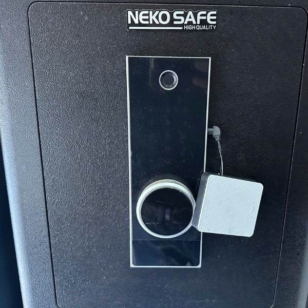 Cách mở két sắt Neko bằng hộp tiếp PIN két sắt