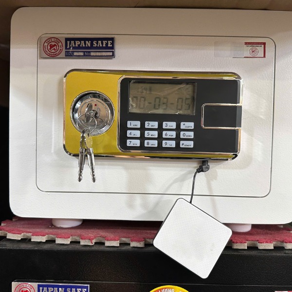 Cách mở két sắt Việt Nhật điện tử bằng hộp tiếp PIN két sắt