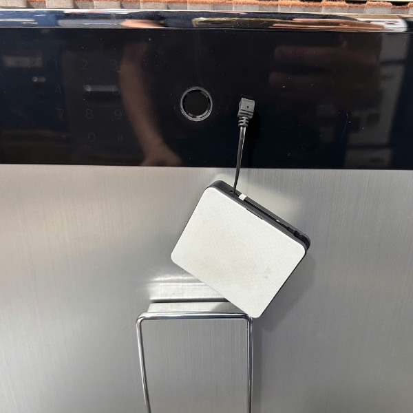 Cách mở két sắt Philips SBX701 bằng hộp tiếp PIN két sắt