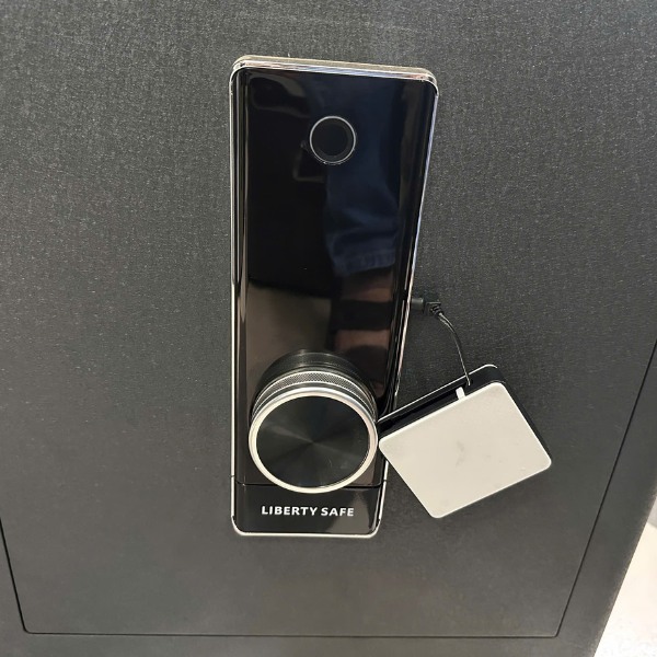 Cách mở két sắt Liberty dòng Pro bằng hộp tiếp PIN két sắt