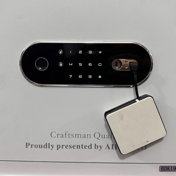 Cách mở két sắt aifeibao Seri AM bằng hộp tiếp PIN két sắt