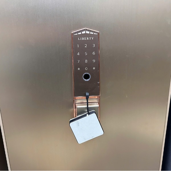 Cách mở két sắt Liberty LB S5 bằng hộp tiếp PIN két sắt