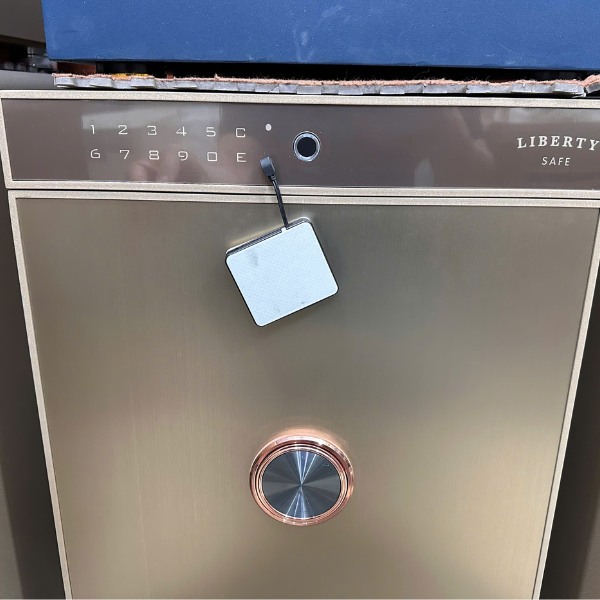 Cách mở két sắt Liberty LB S7 bằng hộp tiếp PIN két sắt