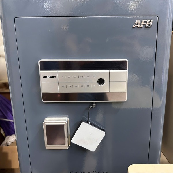 Cách mở két sắt Aifeibao seri HM bằng hộp tiếp PIN két sắt
