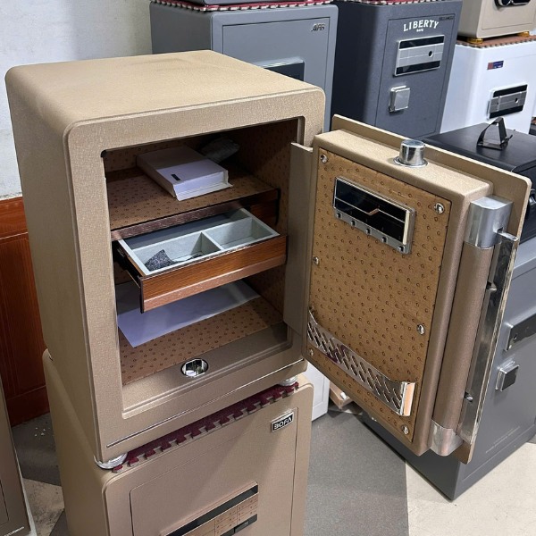 Nội thất két sắt bofa BFV-60BJ chia 3 ngăn, có khay trang sức, có ngăn hầm