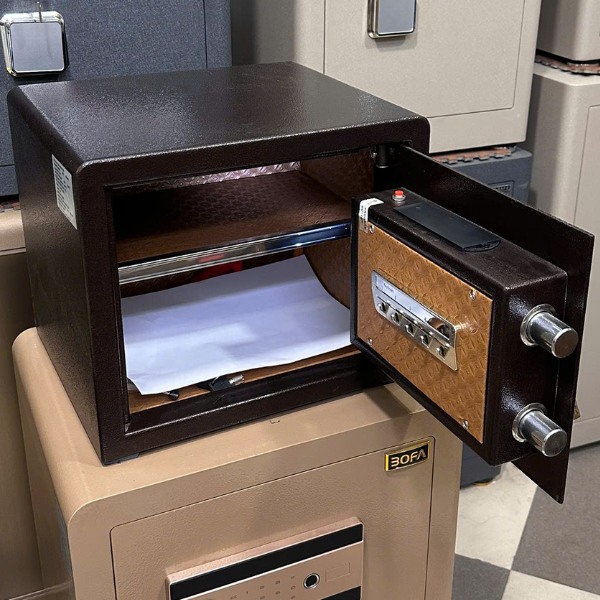 két sắt mini BGX-5/D1-30 có nội thất 2 ngăn có cấu tạo chắc chắn với chốt đặc và nội thất đẹp