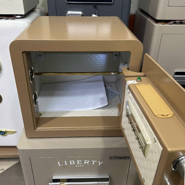 Nội thất két sắt bofa 35DY mini vân tay để được giấy tờ tài liệu