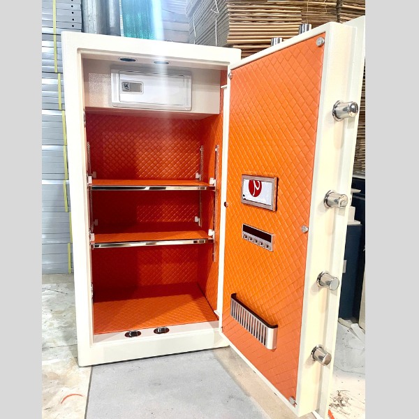 Nội thất Két sắt Bokee BK100FI vân tay đẹp, được bọc da cao cấp