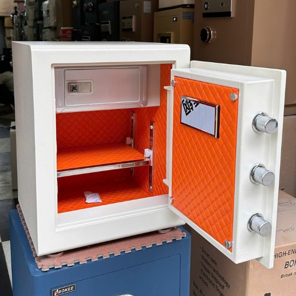 Nội thất Két sắt Bokee BK50F vân tay điện tử rộng chia làm 3 ngăn