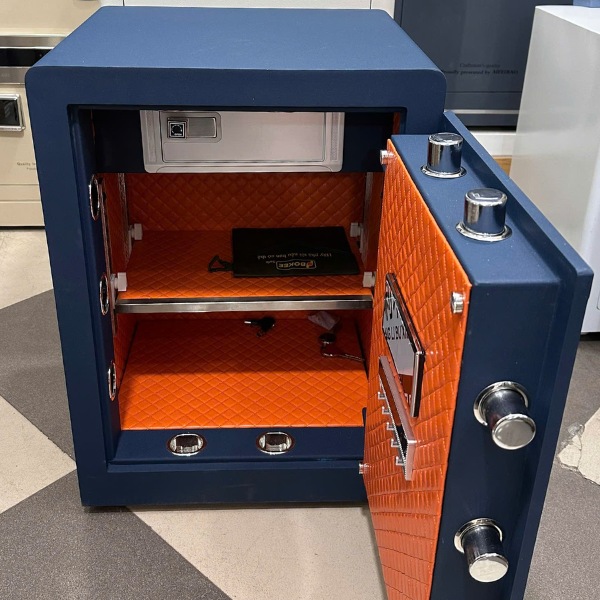 Két sắt Bokee BK60B màu xanh có nội thất màu cam