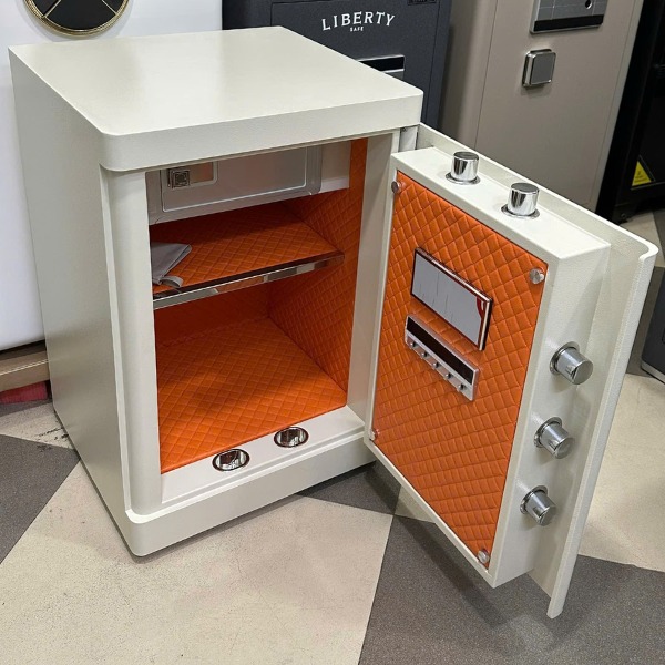 Két sắt Bokee BK60C màu kem có nội thất màu cam