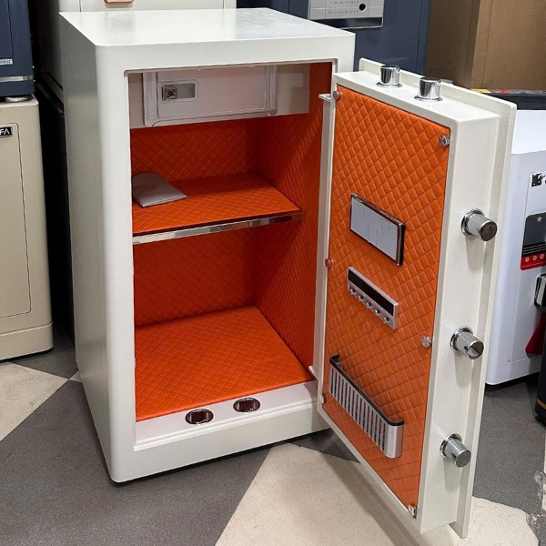 Két sắt Bokee BK80A1 màu trắng kem vân tay thông minh nội thất cam