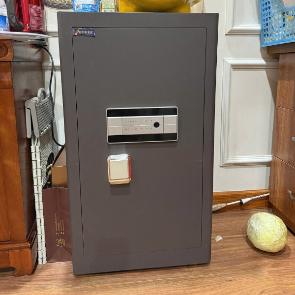 Bàn giao két sắt Bokee BK80A1 màu nâu cho khách