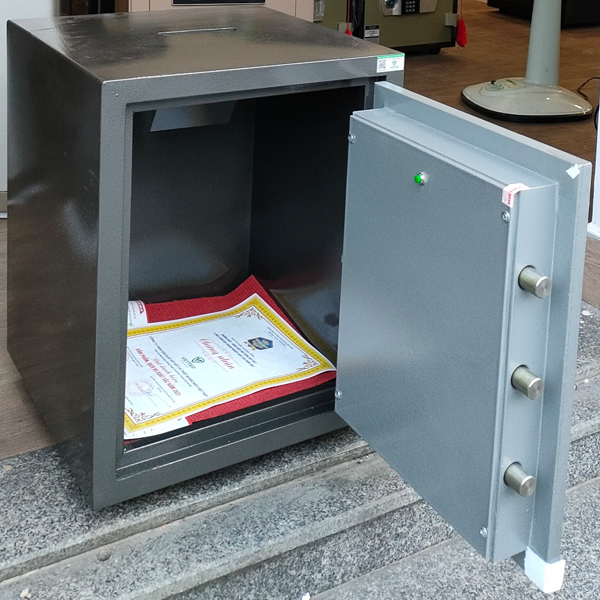 Két sắt có khe bỏ tiền Việt Tiệp KW66CD có lưỡi gà chống móc tiền ra