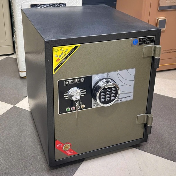 Thực tế két sắt hàn quốc Donghun DH52VT tại cửa hàng