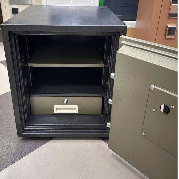 Nội thất két sắt Donghun DH52VT Hàn Quốc khóa vân tay điện tử