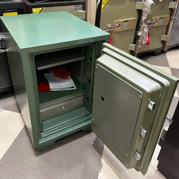 Bên trong Két sắt hòa phát KS90 K1C1 chống cháy khóa cơ đổi mã