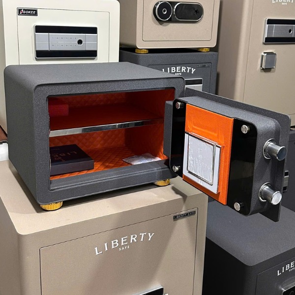 Két sắt Liberty LB30S an toàn với chốt khóa và khung thép chắc chắn