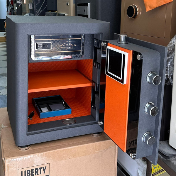 Két sắt Liberty safe có nội thất bọc da PU cao cấp, rộng để được hồ sơ tài liệu